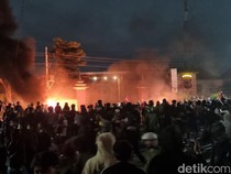 Ditembaki Gas Air Mata, Massa di Halaman Polda DIY Berhamburan ke Luar