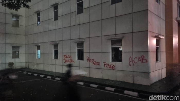 Suasana massa demo di Polda DIY, Sleman, Jumat (29/8/2025).