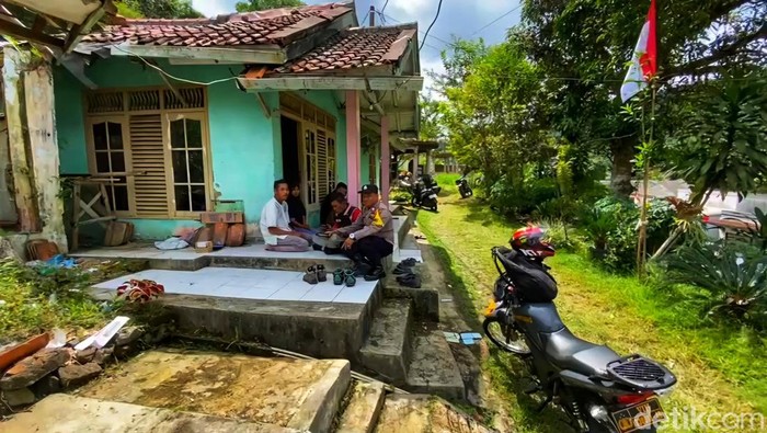 Suasana rumah Umar, ojol korban ricuh demo DPR