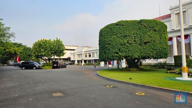 Suasana terkini di Istana Kepresidenan, Jakarta Pusat, Jumat (29/8/2025). (CNBC Indonesia/Emir Yanwardhana)
