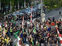 Suasana Lalu Lintas di Sekitar Polda Metro Jaya
