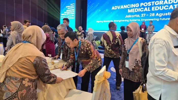 Bupati Soppeng Suwardi Haseng saat menandatangani memorandum of understanding (MOU) dengan Kementerian Kesehatan (Kemenkes).