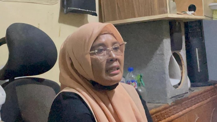 Tante almarhum Affan, Suharti Yuningsih usai menerima kunjungan Prabowo Subianto