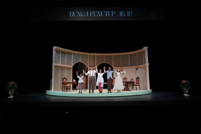 Teater Bunga Penutup Abad