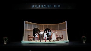 detikers yang suka nonton teater, siap terbuai dengan pertunjukan Bunga Penutup Abad? Foto: Dok.Titimangsa
