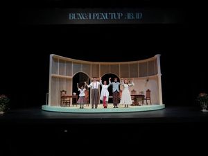 Video Melepas Rindu pada Karya Pramoedya Lewat Teater Bunga Penutup Abad