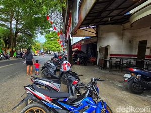 Pejalan Kaki Tersingkir, Trotoar di Pusat Kabupaten Sukabumi Jadi Parkiran