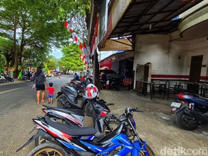 Pejalan Kaki Tersingkir, Trotoar di Pusat Kabupaten Sukabumi Jadi Parkiran