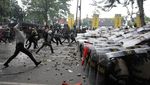 Ricuh Aksi di Medan, Massa Lempar Batu dan Bakar Pos Polisi