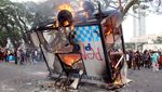 Ricuh Aksi di Medan, Massa Lempar Batu dan Bakar Pos Polisi
