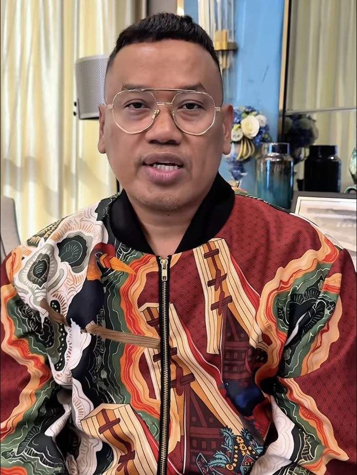 Uya Kuya Uya Kuya klarifikasi video hoax dan minta maaf joget di DPR.