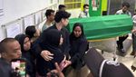 Willie Salim Temani Ibu Affan Kurniawan dari RS Sampai Rumah Duka