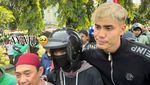 Selebgram Malaysia, Aisar Khaled Gotong Keranda Affan Kurniawan-Bagi Uang ke Ojol