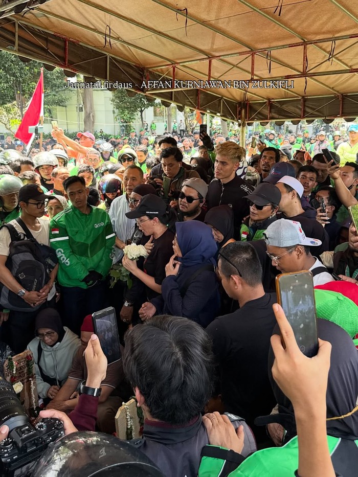 Aisar Khaled Influencer Malaysia, Aisar Khaled, menghadiri pemakaman Affan Kurniawan pada Jumat (29/8/2025).