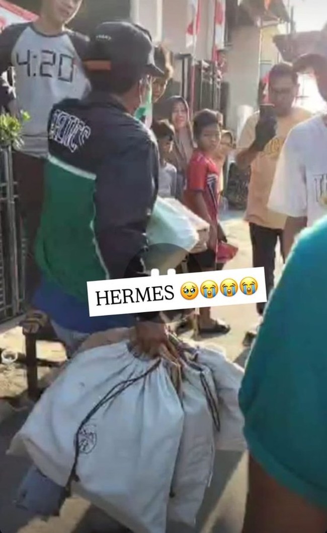 Barang diduga hasil jarahan rumah Sahroni