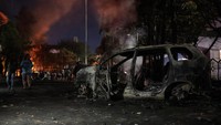Selain itu, tiga orang meninggal dunia akibat terjebak di dalam gedung saat kebakaran. Foto: ANTARA FOTO/Arnas Padda 