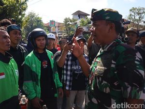 Danrem Sapa Pendemo di Polda Bali, Disambut Lemparan Botol ke Polisi