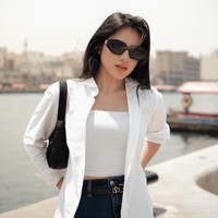 Melalui akun Instagram pribadinya Davina Karamoy membagikan foto-fotonya saat berlibur ke Dubai. Ia memiilih tampil stylish dengan gaya yang simpel. Foto: Instagram/@davinaakaramoy