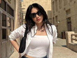 8 Gaya Simpel nan Stylish Davina Karamoy Liburan ke Dubai, Cantik Menawan