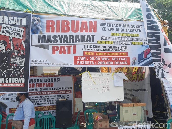 Suasana di posko Masyarakat Pati Bersatu depan kantor Bupati Pati, Sabtu (30/8/2025).