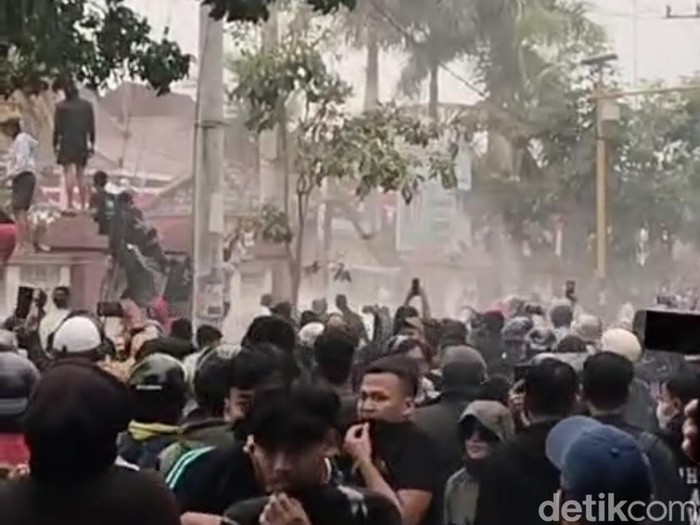 Demo DPRD Kota Madiun