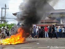 Sempat Ricuh, Demo Depan DPRD Kebumen Mereda Jelang Magrib