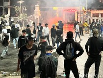 Massa Demo Depan DPRD Kebumen Mulai Bubar