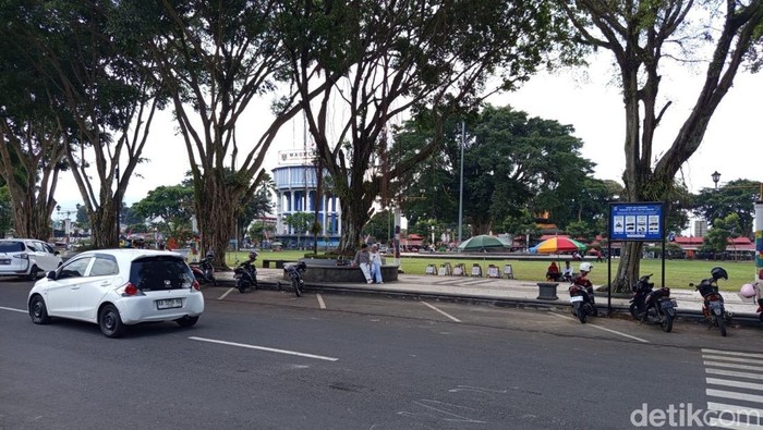 Lokasi jualan angkringan di Alun-Alun Kota Magelang, Sabtu (30/8/2025).