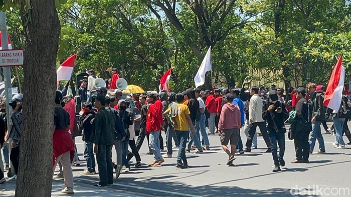 Demo mahasiswa di Mapolda Jatim