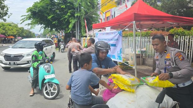 Ditlantas Polda Riau menggelar gerakan pangan murah di Kota Pekanbaru, Sabtu (30/8/2025).