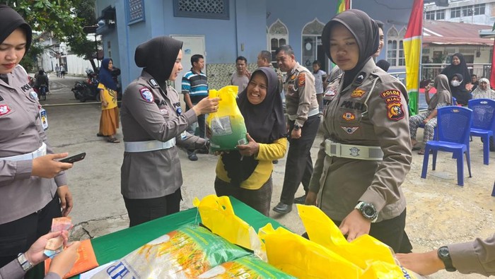 Ditlantas Polda Riau menggelar gerakan pangan murah di Kota Pekanbaru, Sabtu (30/8/2025).