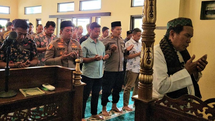 Doa bersama solidaritas ojol bersama Polres Probolinggo untuk Affan Kurniawan.