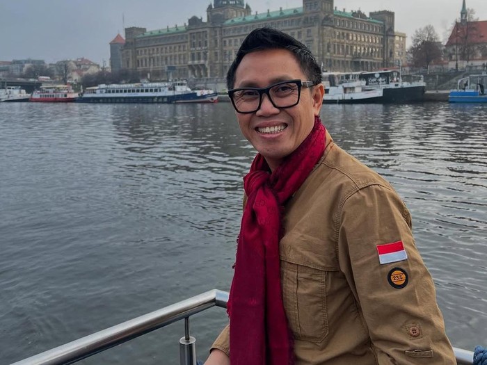 Eko Patrio dan keluarga di praha