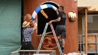 Dekorasi tidak hanya di luar ruangan, tapi juga di dalam ruangan. Oktoberfest München tetap menjadi daya tarik utama Jerman, dengan jutaan liter bir dikonsumsi dan jutaan pengunjung hadir tiap tahunnya. Foto: REUTERS/Angelika Warmuth