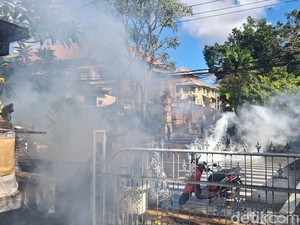 Demo di Polda Bali Ricuh, Gas Air Mata Polisi Nyasar ke Rumah Warga
