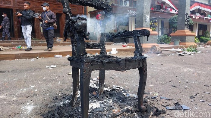 Imbas demo di DPRD Kota Cirebon pada Sabtu (30/8/2025).