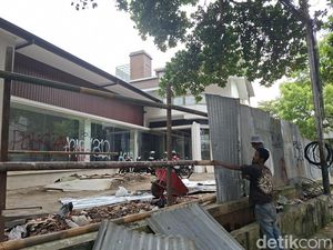 Selain ICBC, Hana Bank di Bandung Juga Jadi Sasaran Perusuh