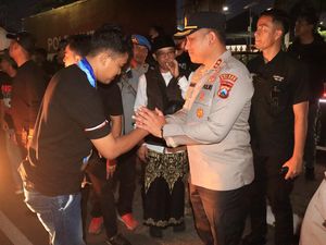 Kapolres Malang Turun Temui Massa Aksi di Mapolres