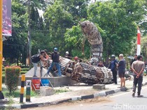 Demo di Cirebon Ricuh, Tugu Knalpot Brong Dibongkar Massa