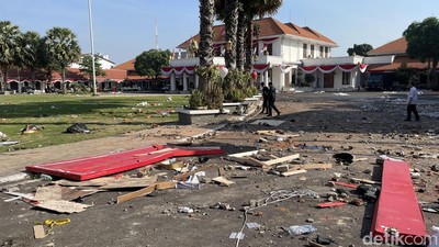 Potret Pos Polisi dan Fasum yang Rusak Pascademo