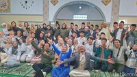 Yayasan tersebut turur menggelar kegiatan pembagian buku untuk literasi, Al-Quran, dan pembagian sembako kepada warga. Kegiatan tersebut dilakukan beberapa hari untuk membantu warga yang berada di Perkebunan Teh Kertasari.