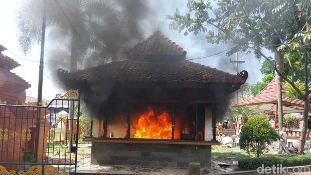 Kondisi Gedung DPRD Kabupaten Cirebon usai dirusak-dijarah massa