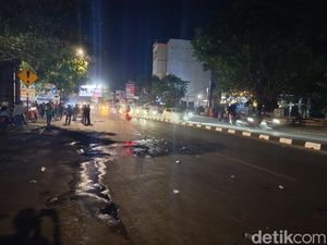 Demo Mahasiswa di Depan Unismuh Makassar Bubar, Lalin Kembali Normal