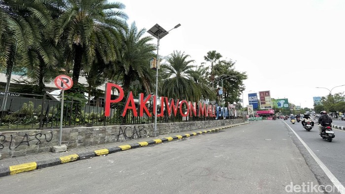 Kondisi Pakuwon Mall Jogja yang tutup di Sleman, DIY, Sabtu (30/8/2025)