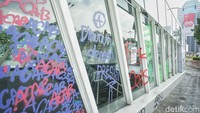 Diketahui, kericuhan sempat pecah antara massa dan polisi di Jalan Jenderal Sudirman, tepatnya di gerbang Polda Metro Jaya pada Jumat (28/8) malam hingga dini hari tadi. Massa menuntut keadilan atas tewasnya driver ojol Affan Kurniawan yang dilindas rantis Brimob.