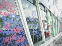 Kondisi Stasiun MRT Istora Mandiri Rusak-Penuh Coretan