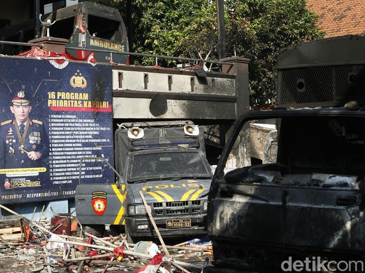 Kondisi Terkini Kantor Polres Jakarta Timur Usai Diamuk Massa