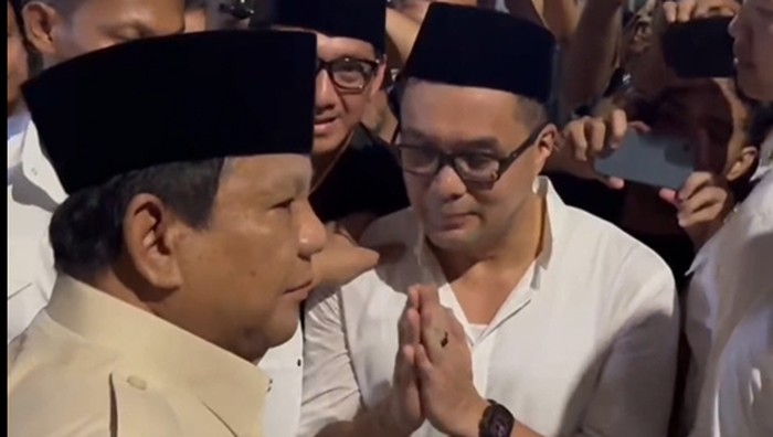 Kunjungi Rumah Duka Affan Kurniawan, Prabowo Disambut Dirut GoTo