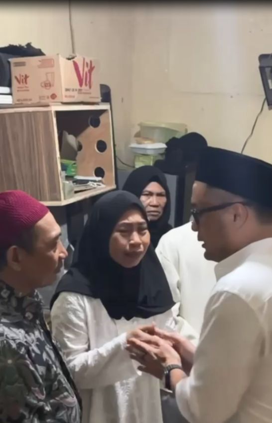 Kunjungi Rumah Duka Affan Kurniawan, Prabowo Disambut Dirut GoTo
