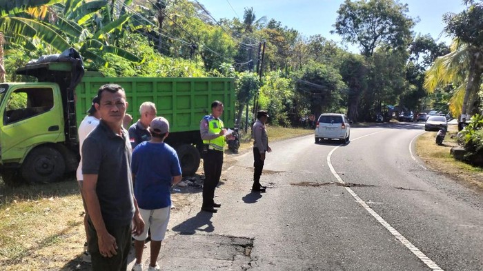 Lokasi lakalantas yang menewaskan ibu dan anak di Jalan Singaraja-Gilimanuk,tepatnya di Banjar Dinas Kertakawat, Desa Banyupoh, Kecamatan Gerokgak, Buleleng, Jumat (29/8/2025). (Dok. Polres Buleleng)